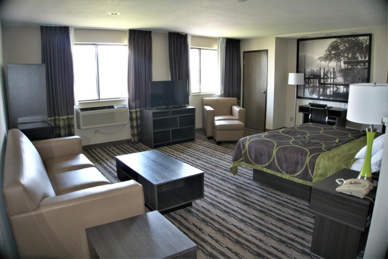 Super 8 by Wyndham Spirit Lake/Okoboji Bagian luar foto