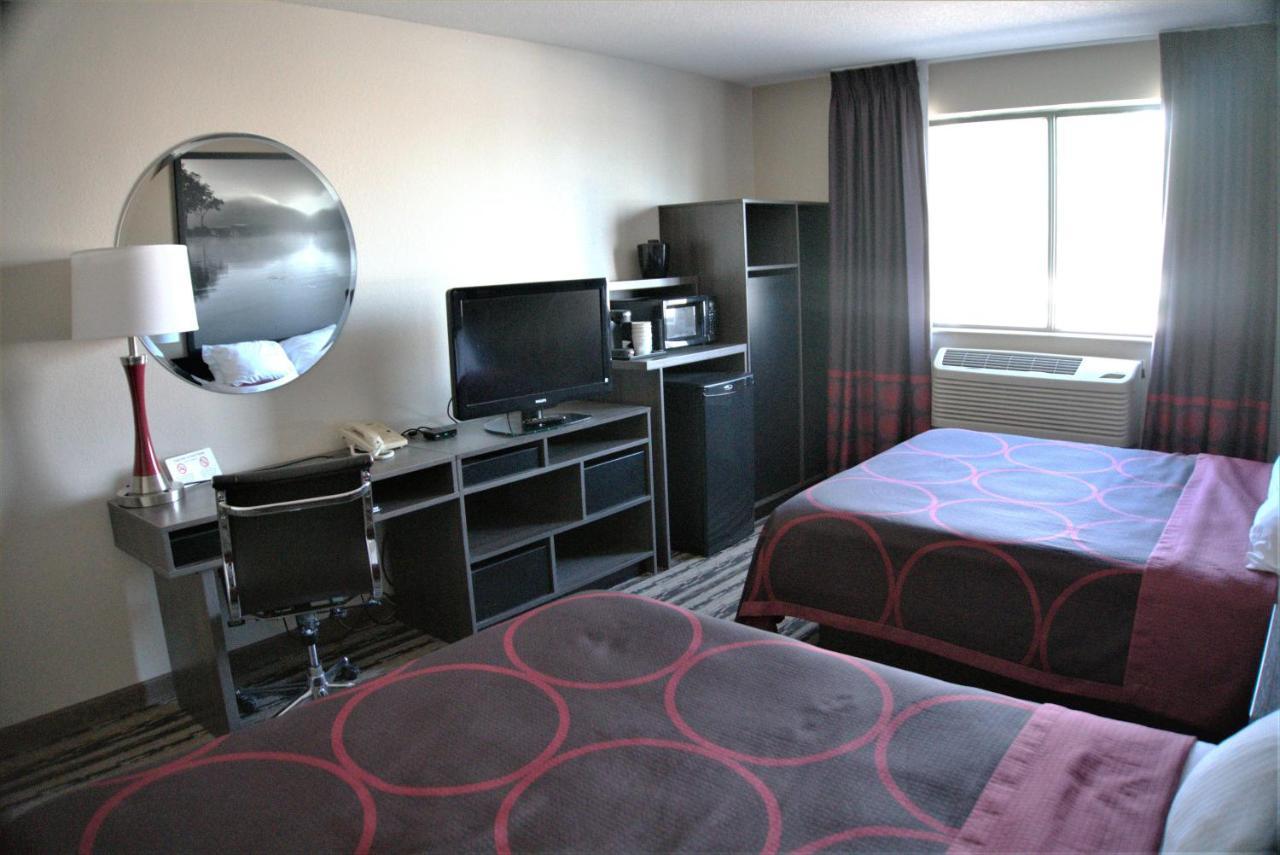 Super 8 by Wyndham Spirit Lake/Okoboji Ruang foto