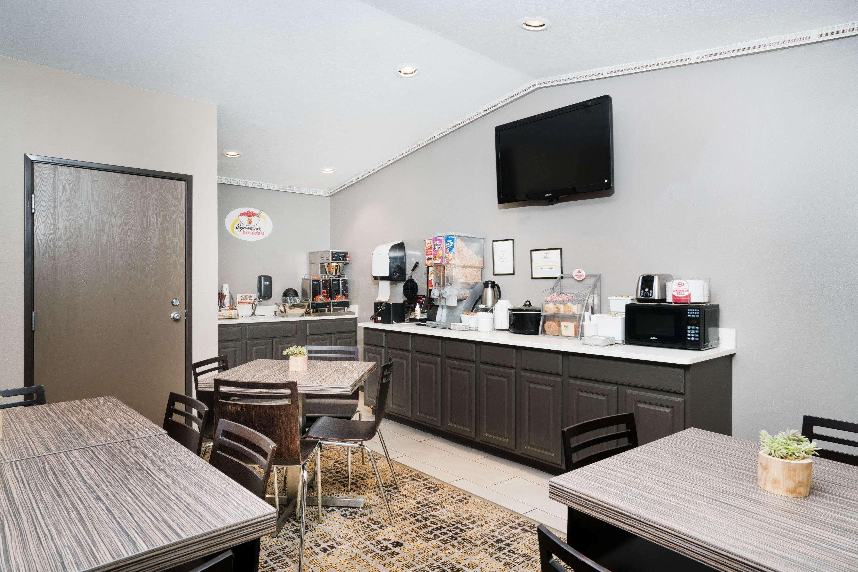 Super 8 by Wyndham Spirit Lake/Okoboji Bagian luar foto