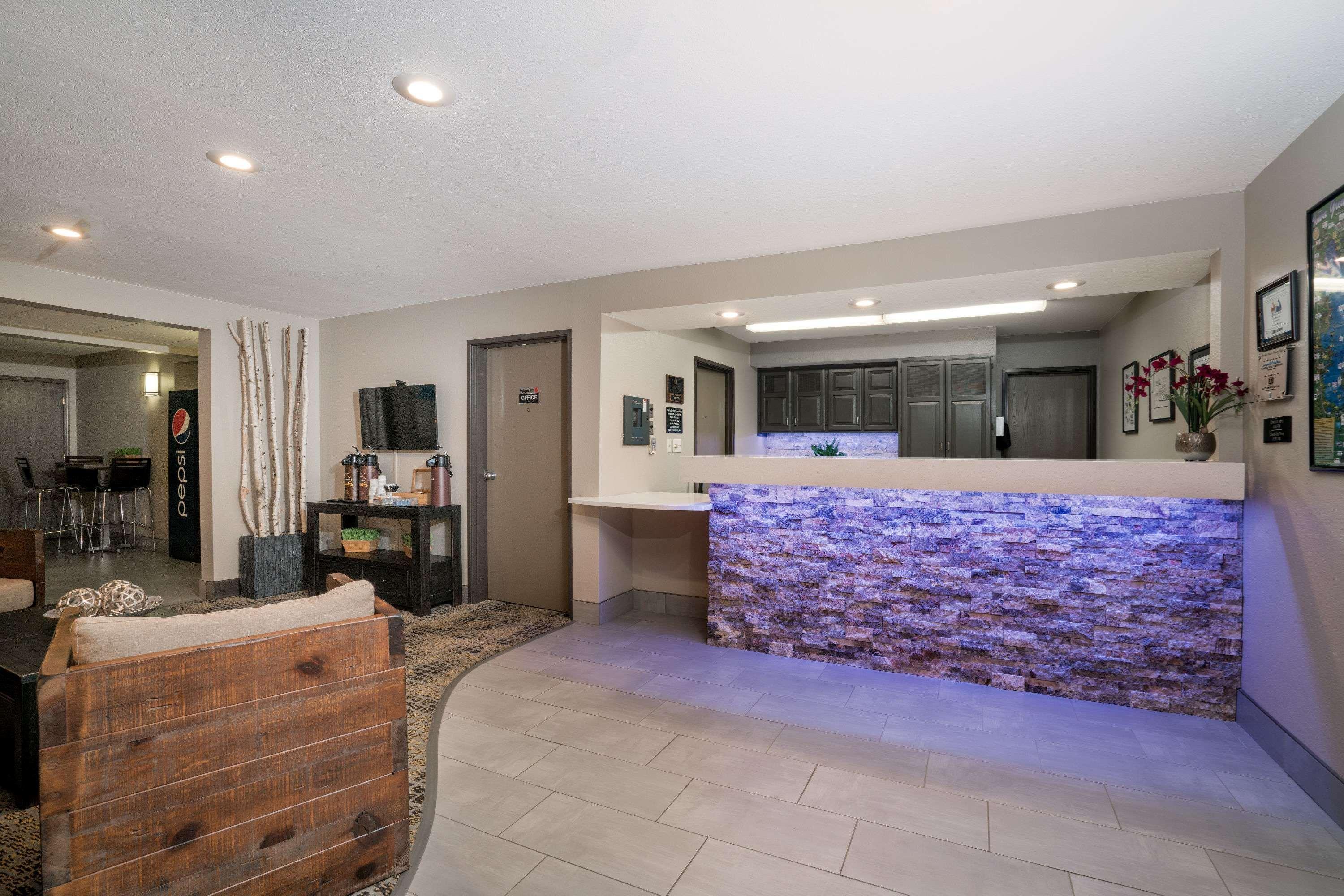 Super 8 by Wyndham Spirit Lake/Okoboji Bagian luar foto