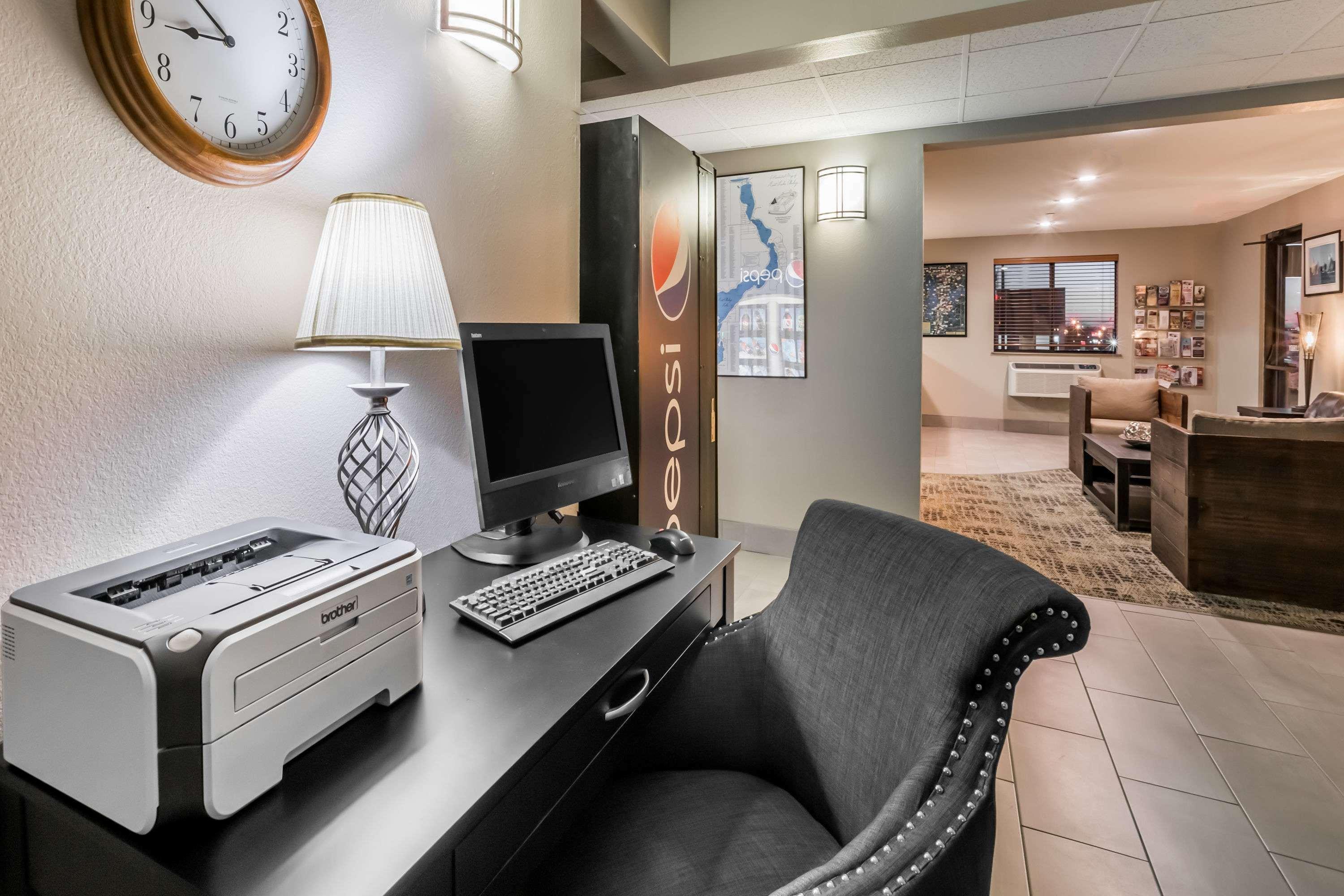 Super 8 by Wyndham Spirit Lake/Okoboji Bagian luar foto
