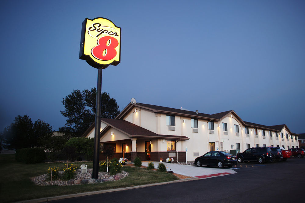 Super 8 by Wyndham Spirit Lake/Okoboji Bagian luar foto